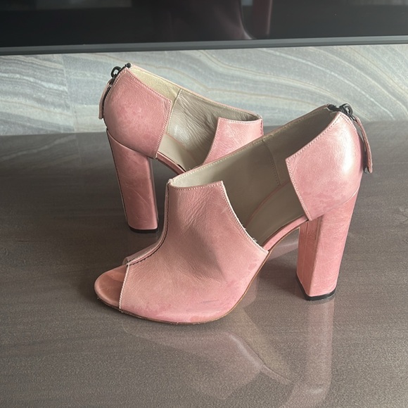 Mo Saique Henri Block Heel in Pale Pink - Picture 7 of 7